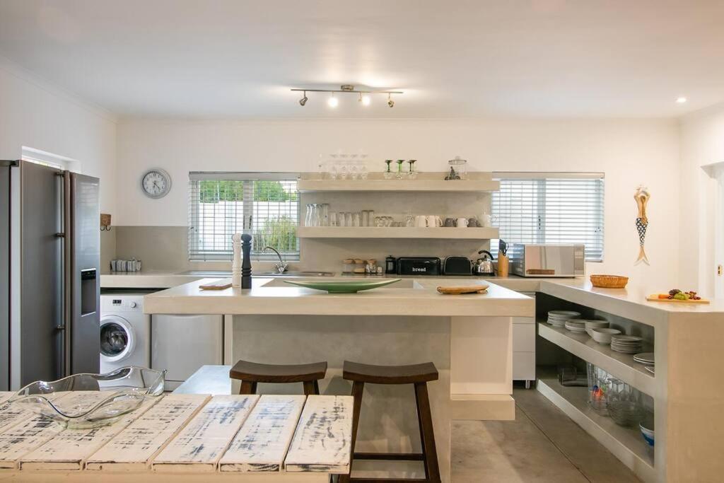 Sun, Fun And Laughter In Plett - Back Up Power! Ferienhaus Plettenberg Bay